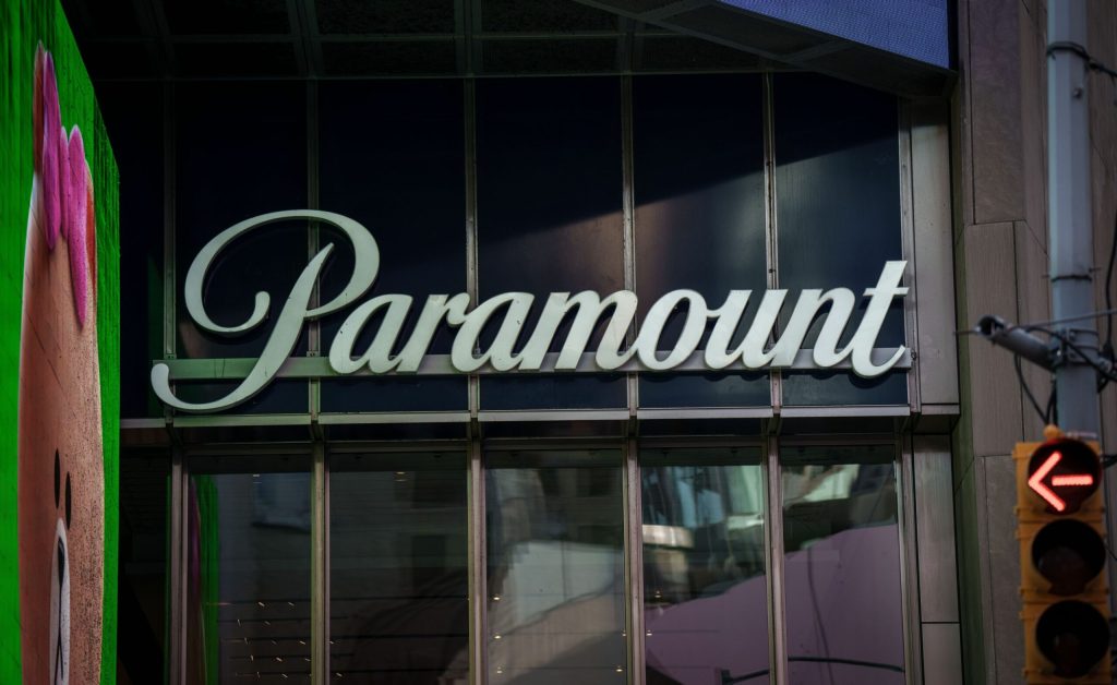 Paramount intensifică lupta pentru achiziția Warner Bros.: oferte și surpize în războiul media Tensiunea din industria divertismentului a atins noi culmi, după ce Paramount a decis să își întărească oferta pentru preluarea Warner Bros