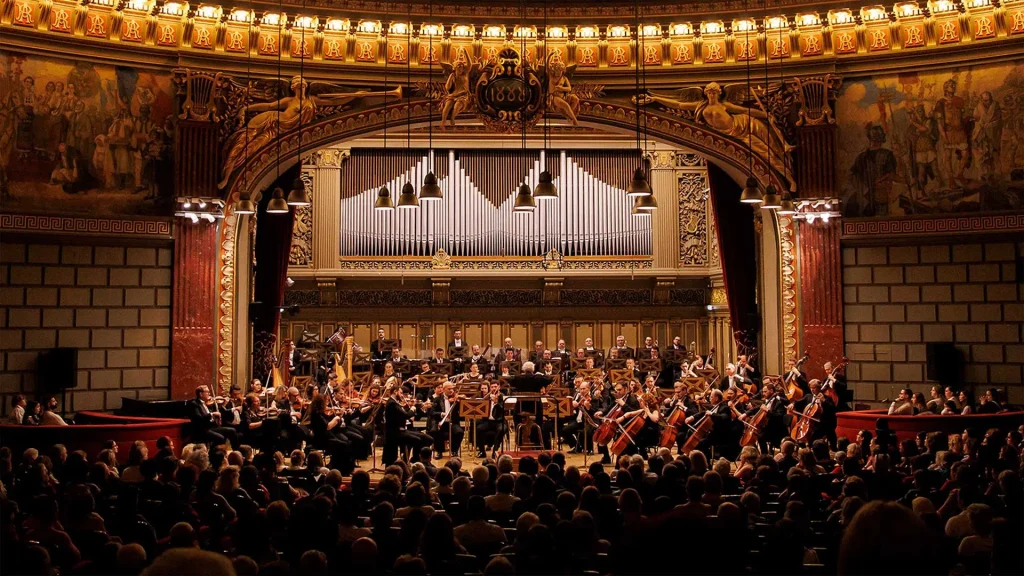 Filarmonica George Enescu, complet sold-out pentru două seri cu muzică de excepție Adevărata magie a muzicii a fost resimțită intens pe scena Freamătului Cultural al capitalei, unde pianista Zee Zee și dirijorul Duncan Ward au reușit să umple sala Filarmonicii George Enescu, în ultimele două seri de concert, pe 12 și 13 februarie