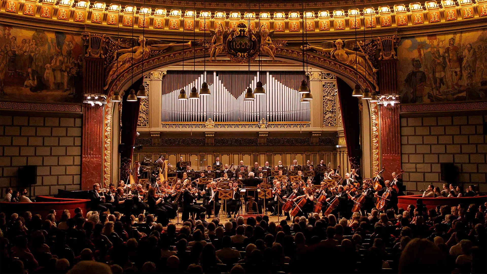 Filarmonica George Enescu, complet sold-out pentru două seri cu muzică de excepție Adevărata magie a muzicii a fost resimțită intens pe scena Freamătului Cultural al capitalei, unde pianista Zee Zee și dirijorul Duncan Ward au reușit să umple sala Filarmonicii George Enescu, în ultimele două seri de concert, pe 12 și 13 februarie