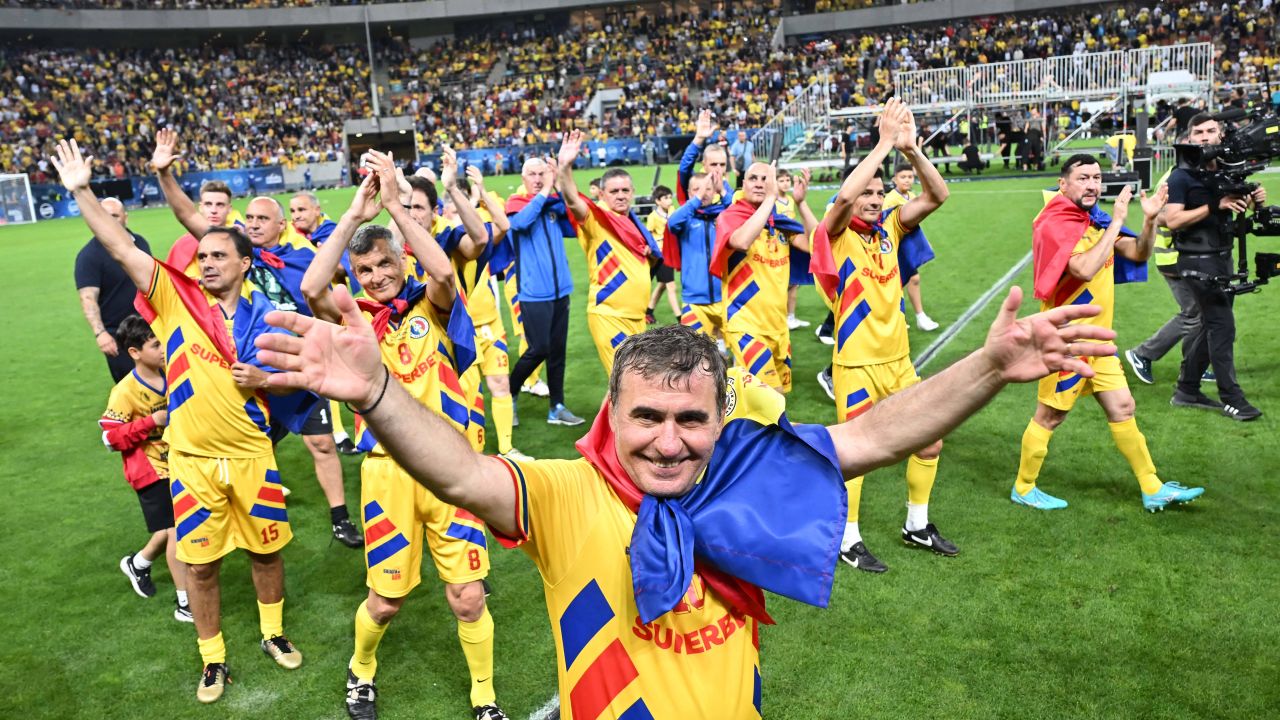 Gheorghe Hagi, o legendă a fotbalului românesc, a avut o carieră remarcabilă atât pe teren, cât și în calitate de antrenor