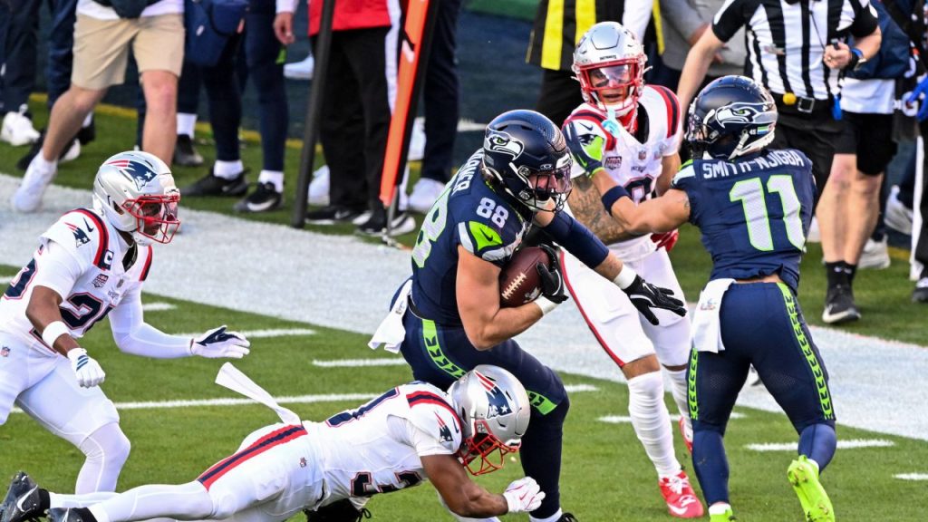 Super Bowl 2026, în direct pe VOYO: Emoție și Spectacol garantat Super Bowl 2026 promite să aducă în casele fanilor din România nu doar meciul de fotbal american, ci și un adevărat spectacol multimedia
