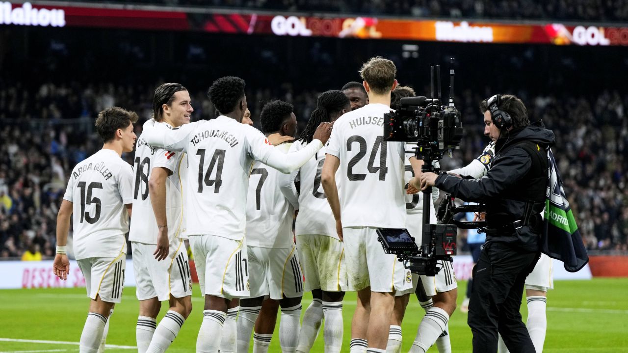 Duelul Etapei: Calculele Tactice și Emoțiile Pe Teren Etapa cu numărul 24 a ligii a adus în prim-plan un meci așteptat cu sufletul la gură de către fani, unde două dintre cele mai titrate echipe s-au întâlnit pentru a-și disputa supremația în campionat