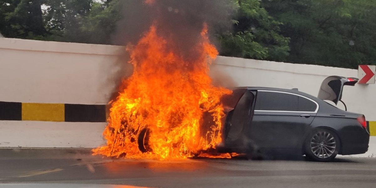 incendiu-masina.jpg - StiriAlese