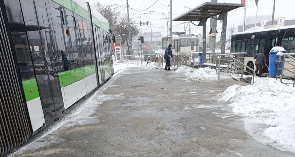 Bucureștiul se pregătește pentru valul de ninsori și viscol, în condițiile în care Administrația Națională de Meteorologie a emis un cod portocaliu, iar autoritățile locale sunt mobilizate pentru a face față situației