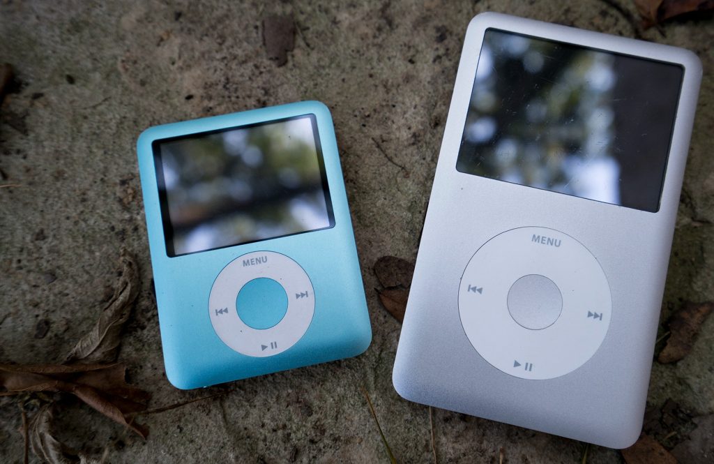 Revenirea neașteptată a interesului pentru iPod, cel mai emblematic player muzical lansat de Apple la începutul anilor 2000, ridică întrebări despre viitorul tehnologiei dedicate muzicii în era modernă
