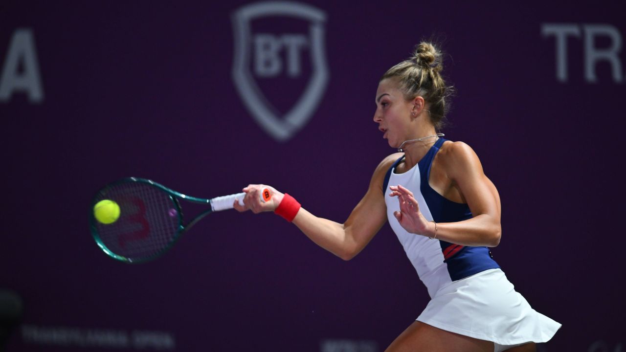 Jaqueline Cristian, un debut strălucit la Transylvania Open Jaqueline Cristian a atras toate privirile în cadrul primului tur al prestigioasei competiții Transylvania Open, demonstrând o formă remarcabilă și o determinare ieșită din comun