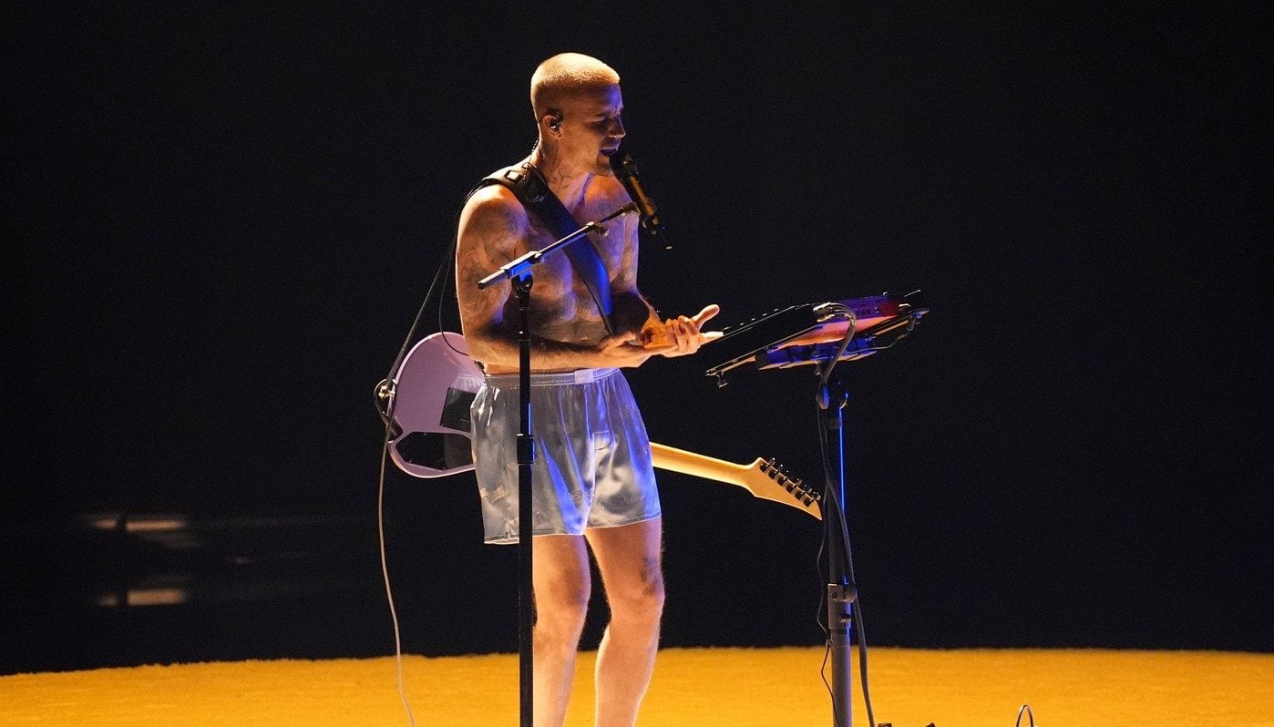 Justin Bieber, controversat în chiloți și șosete la Premiile Grammy 2026