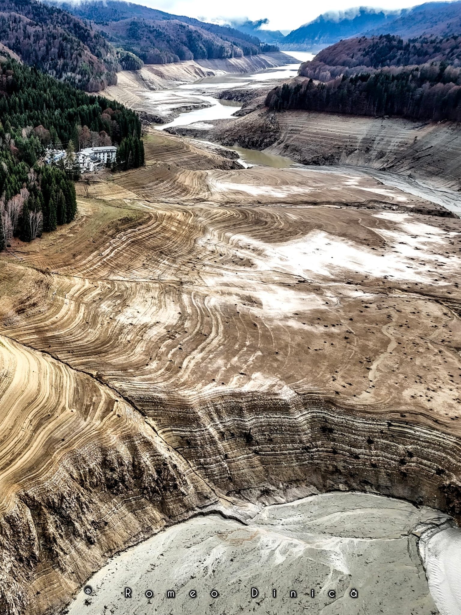 Ministrul Mediului: Criza apei din Curtea de Argeș, cauzată de lipsa investițiilor și gestionată local; bacteria Clostridium perfringers identificată în apă
