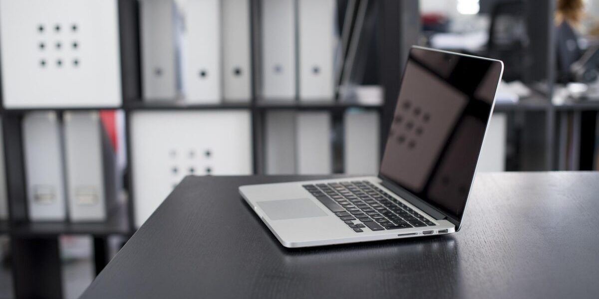 laptop-e1770192437323.jpg - StiriAlese