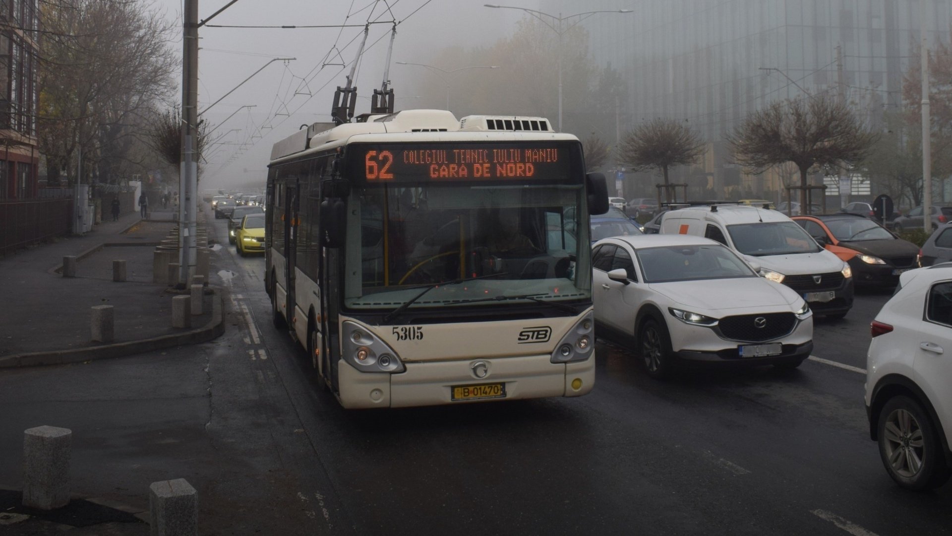 Troleibuzele cu indicativul 62 și 63 revin în trafic, după finalizarea lucrărilor pe bulevardul Iuliu Maniu După o perioadă de restricții cauzate de șantierul de pe Bulevardul Iuliu Maniu, linia de troleibuz cu indicativul 62 a revenit pe traseul obișnuit, iar linia 63 și-a reluat circulația pe traseul de bază