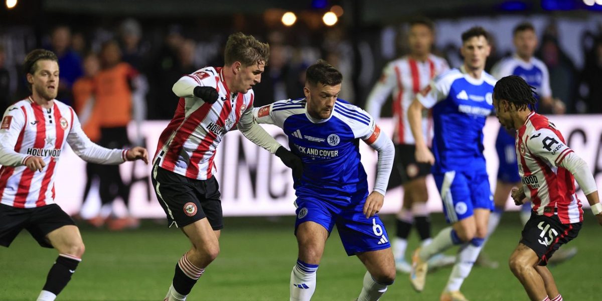 macclesfield-brentford-imago1072742182.jpg - StiriAlese