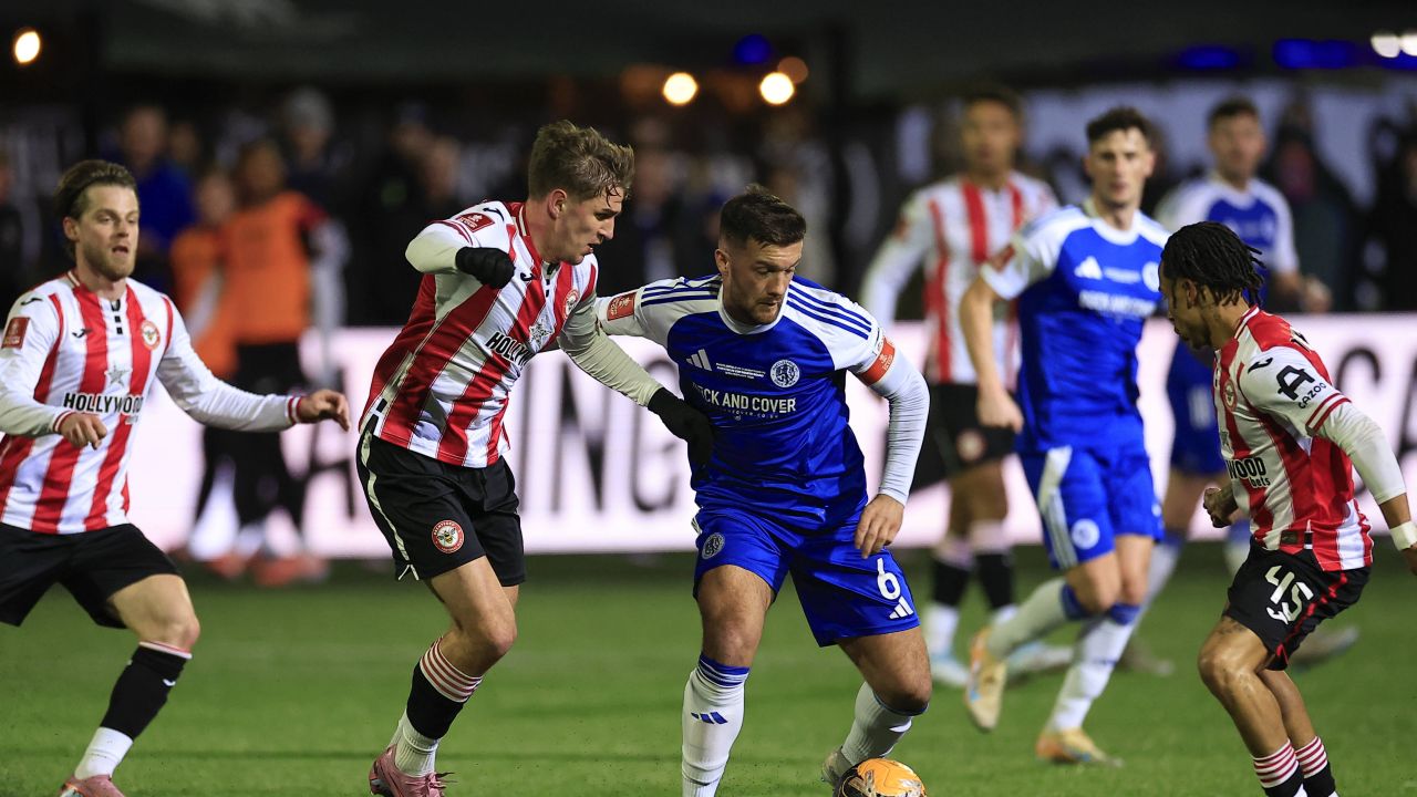 Macclesfield învinge Brentford, un autogol schimbă soarta meciului!