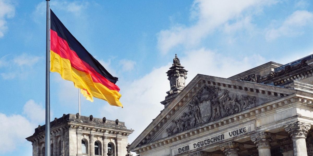 Guvernul Germanie anunță o colaborare mai strânsă între autoritățile de frontieră și poliția federală pentru combaterea crimei organizate Guvernul german va intensifica colaborarea între poliția federală și serviciile vamale pentru a contracara afectațiunile grave generate de criminalitatea organizată