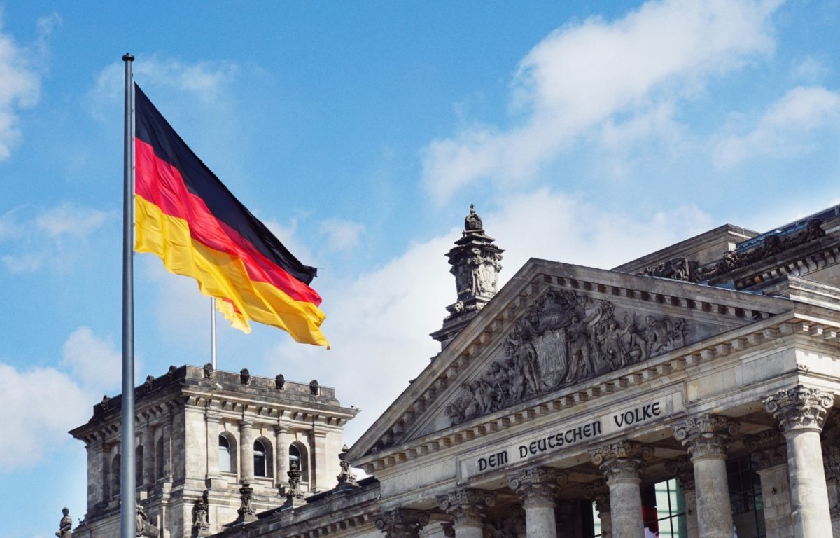 Guvernul Germanie anunță o colaborare mai strânsă între autoritățile de frontieră și poliția federală pentru combaterea crimei organizate Guvernul german va intensifica colaborarea între poliția federală și serviciile vamale pentru a contracara afectațiunile grave generate de criminalitatea organizată