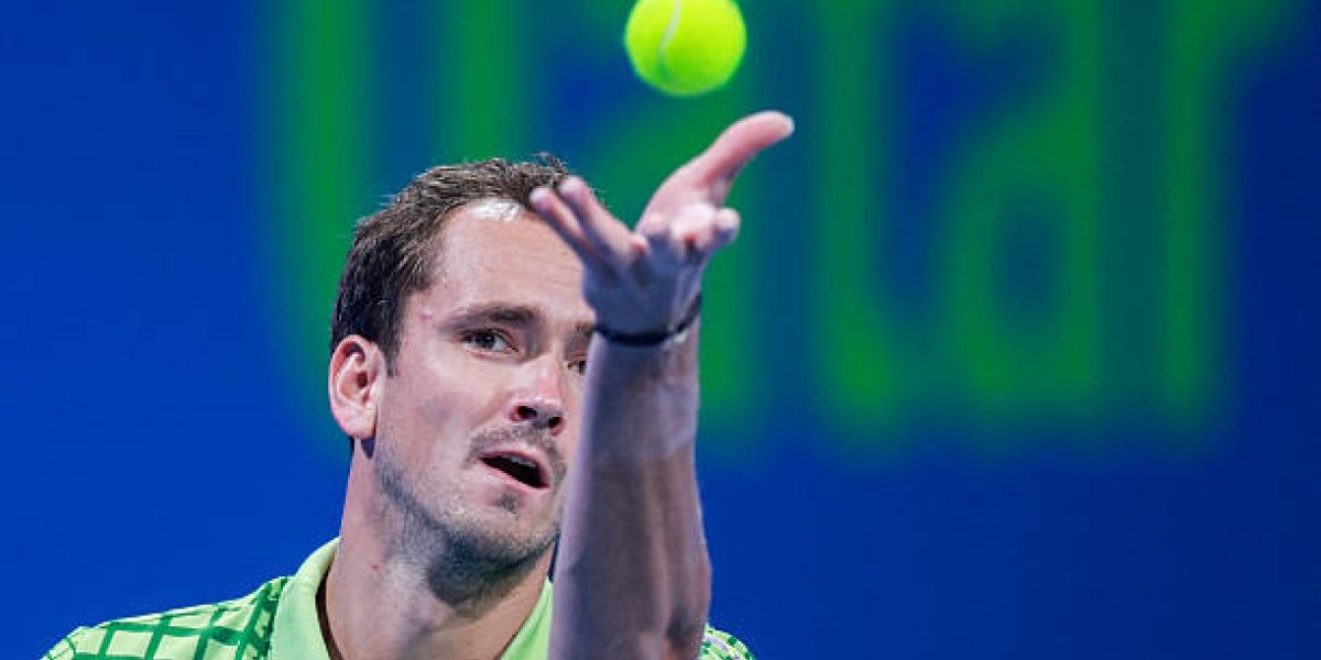 medvedev-recupera-sonrisa-doha.jpg - StiriAlese