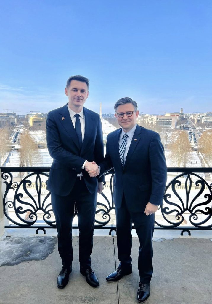 Senatul României reafirmă parteneriatul strategic cu SUA prin discuții la Washington Președintele Senatului României, senatorul liberal Mircea Abrudan, a avut recent o întrevedere importantă în capitala americană, Washington, unde a discutat cu liderul Camerei Reprezentanților, Mike Johnson