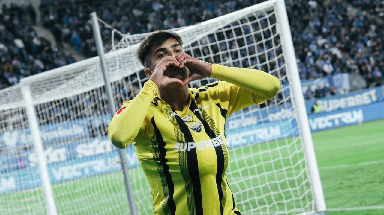 Dinamo București avansează în sferturile de finală din Grupa D Dinamo București continuă parcursul impresionant în competiția europeană, reușind să se califice în sferturile de finală din Grupa D