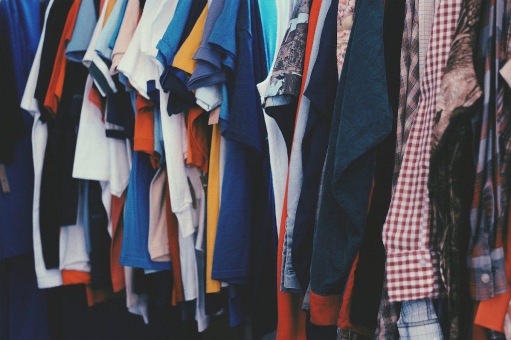 Uniunea Europeană ia măsuri ferme pentru reducerea deșeurilor textile, decizie anunțată de Comisia Europeană, care a adoptat luni noile reguli în cadrul Regulamentului privind proiectarea ecologică a produselor sustenabile (ESPR)