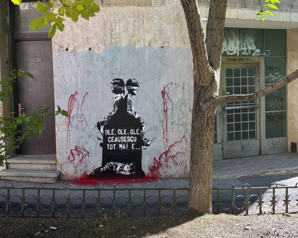 Orhan, artistul stradal care provoacă conștiința bucureșteană: “Ar trebui să ne doară că ne-am obișnuit cu ceea ce nu e normal” Într-un oraș dominat de impozanta arhitectură și agitația cotidiană, un artist îndrăzneț își regăsește vocea pe zidurile Bucureștiului