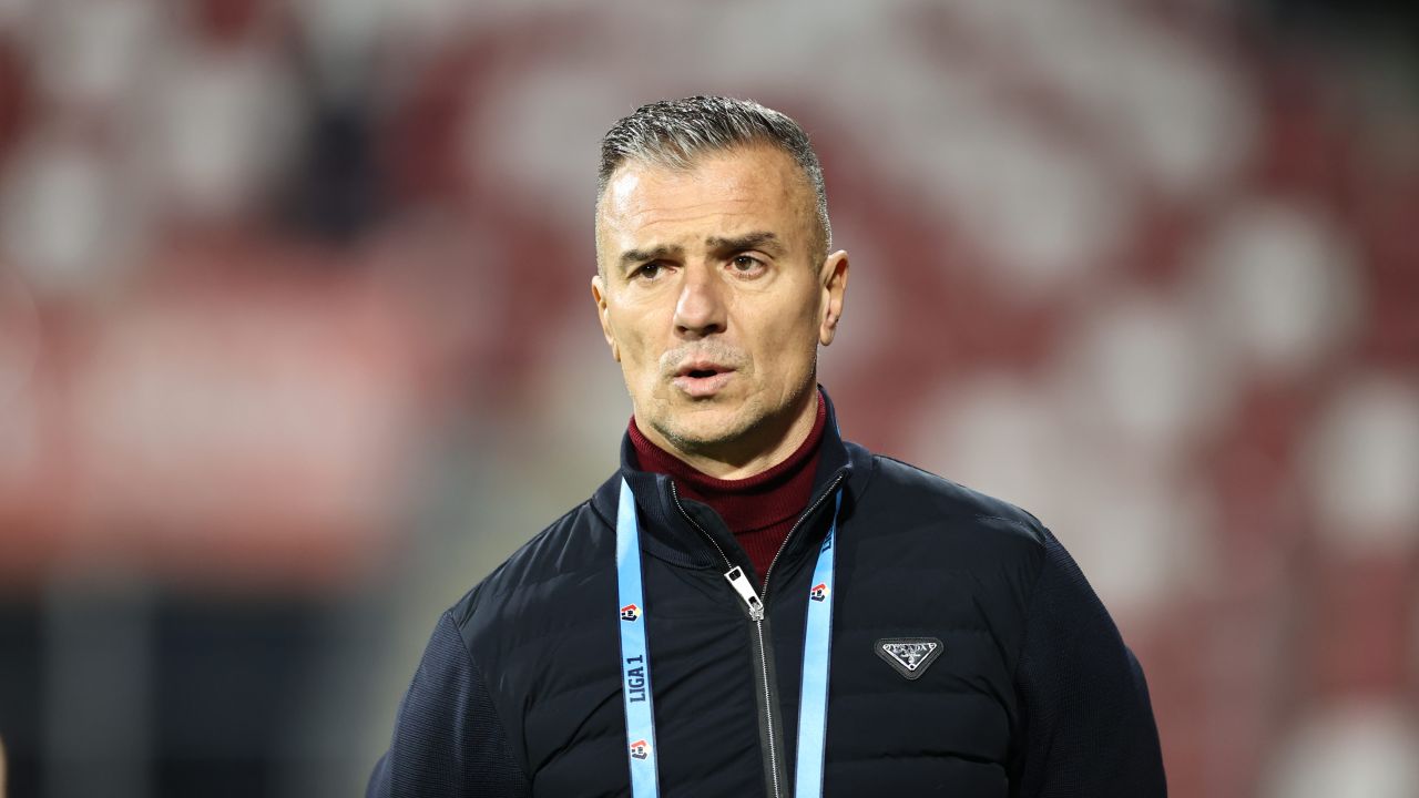 CFR Cluj își închegă forma: O revenire dezinhibată pe teren Formația din Gruia, CFR Cluj, pare să fi găsit ritmul de joc dorit, arătând o îmbunătățire evidentă în ultimele partide