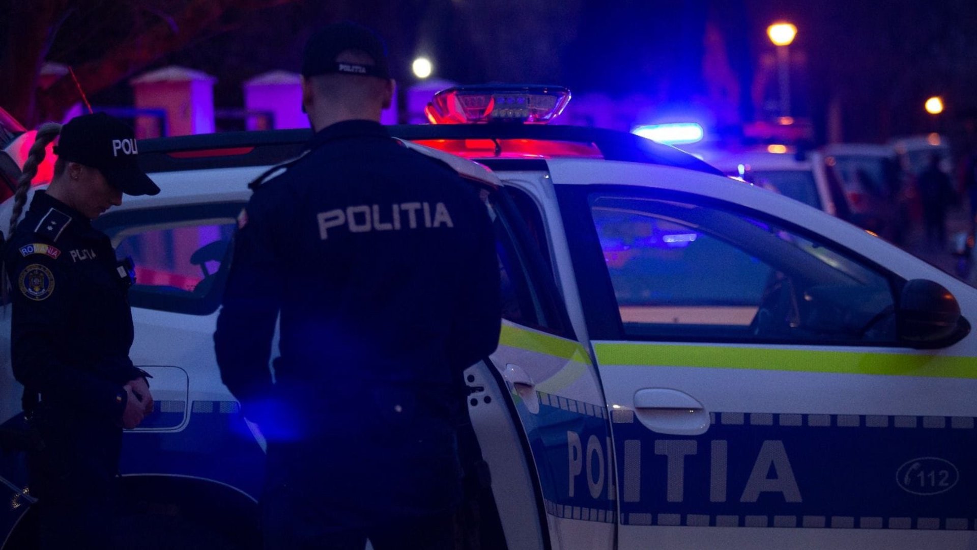 Polițiștii din București au efectuat miercuri o serie de percheziții domiciliare în mai multe zone ale țării, într-un dosar ce vizează infracțiuni de înșelăciune cu consecințe grave, legate de distrugerea asfaltului pe șantiere din mai multe județe