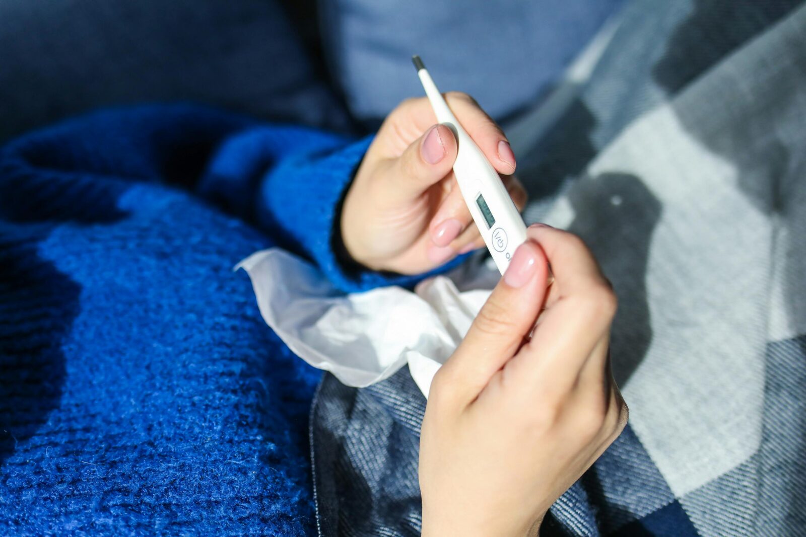 Crestere alarmantă a cazurilor de gripă și infecții respiratorii în România, dar cu un pont pozitiv pentru București Perioada 26 ianuarie – 2 februarie 2026 a adus o creștere semnificativă a cazurilor de infecții respiratorii în România, însă Bucureștiul pare să fie mai atent și, cel puțin în ceea ce privește gripa, a reușit să înregistreze o scădere a numărului de cazuri în comparație cu săptămâna anterioară