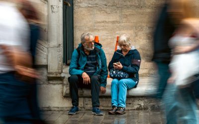 Inginer român a dezvoltat încălțăminte futuristă pentru prevenirea căderilor la vârstnici