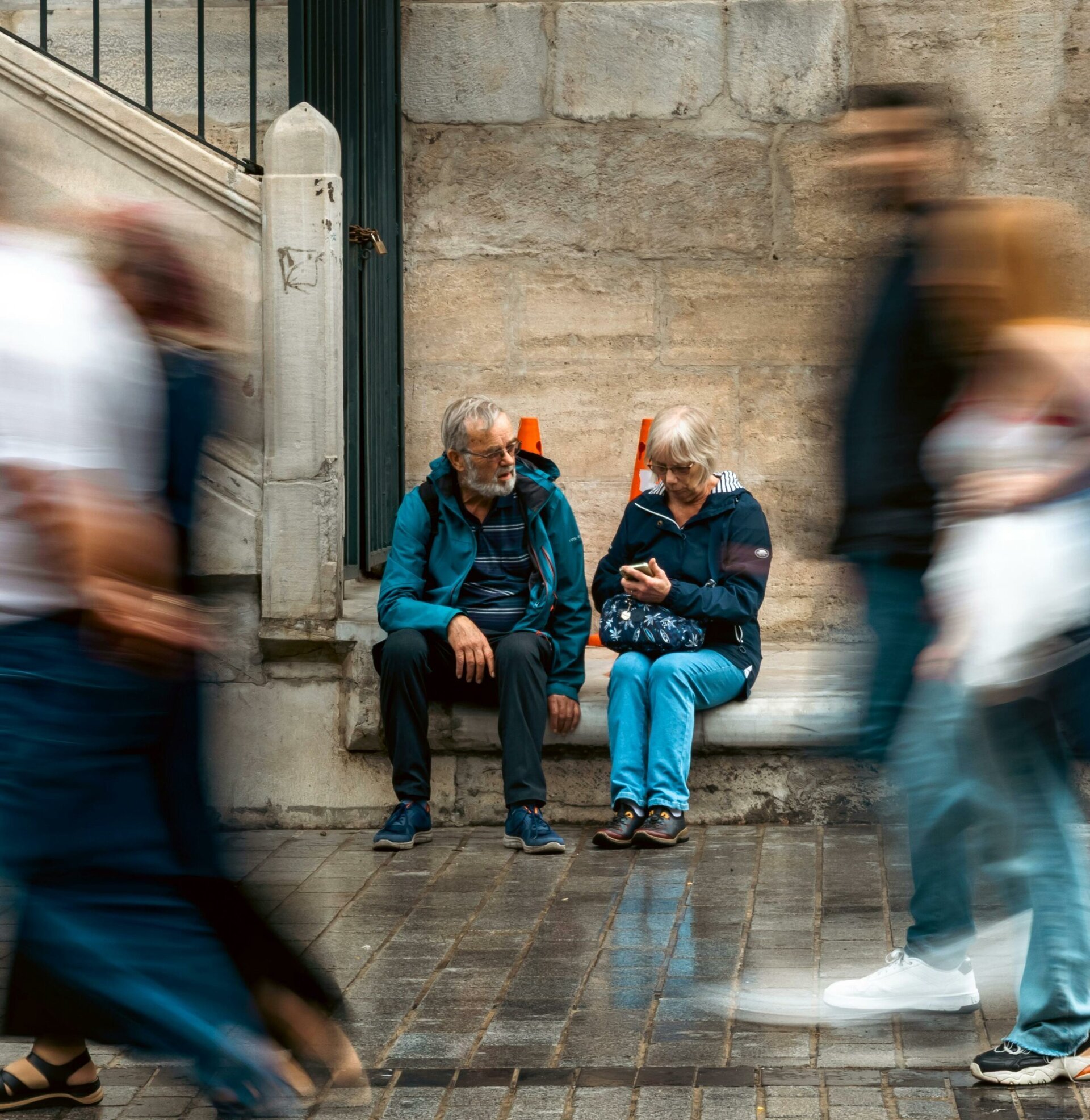 Un pas înainte în prevenirea căderilor la persoanele în vârstă: tehnologia care poate salva vieți Pe măsură ce îmbătrânim, pierderea echilibrului devine unul dintre cele mai mari pericole
