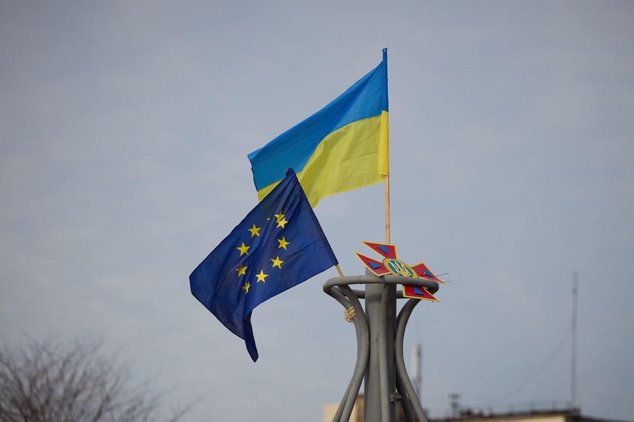 Europa solidifică sprijinul pentru Ucraina: UE aprobă un împrumut de 90 de miliarde de euro pentru a susține eforturile de război și stabilizarea economică a Kievului Uniunea Europeană și-a reafirmat angajamentul față de Ucraina într-un moment critic al conflictului cu Rusia, aprobând miercuri un plan semnificativ de sprijin financiar de 90 de miliarde de euro