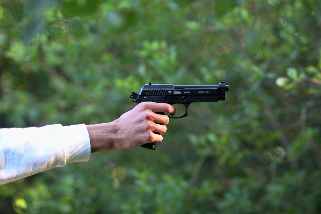 Tragedie pe gheață: Trei morți și trei răniți grav după un incident armat la un meci de hochei pentru tineri din Rhode Island Un incident îngrozitor le-a zguduit joi seara orașul Pawtucket, din statul american Rhode Island, în timpul unui meci de hochei pentru juniori