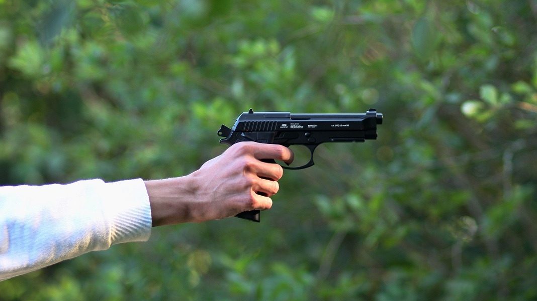 pistol-cu-aer-comprimat.jpg - StiriAlese