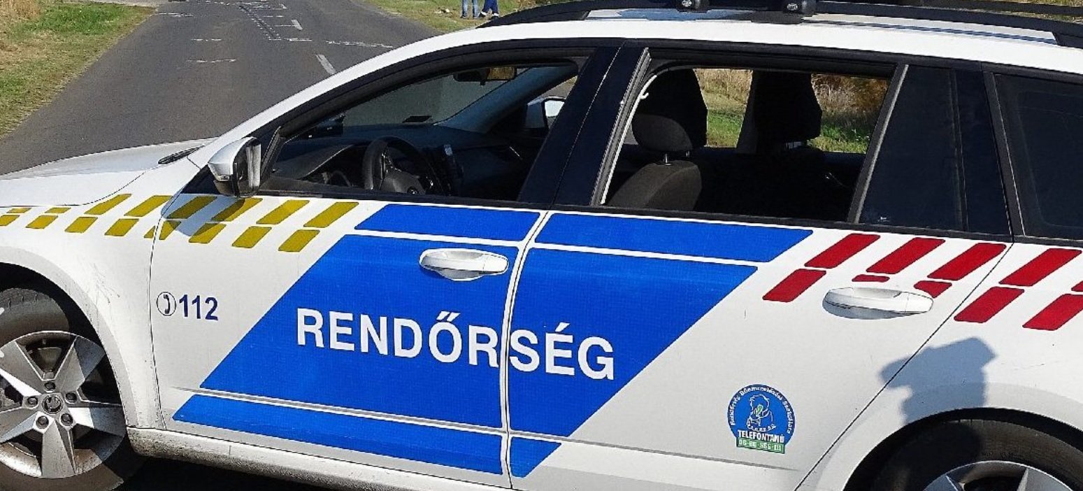 Bărbat mascat pătrunde în biroul primarului din Nagytevel și trage cu pistolul cu gaz Un incident șocant a zguduit comunitatea din Nagytevel, un sat situat în nord-vestul Ungariei, când un bărbat a pătruns în biroul primarului local, Sándor Orbán, și a tras mai multe gloanțe cu un pistol cu gaz