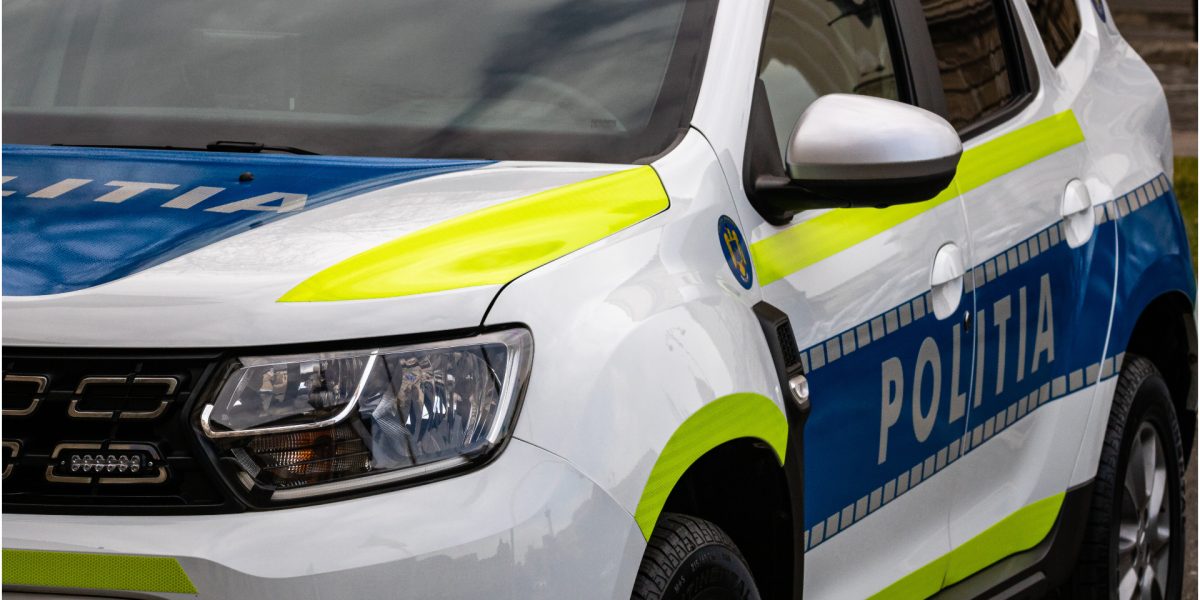 politie-masina-foto-shutterstock.jpg - StiriAlese