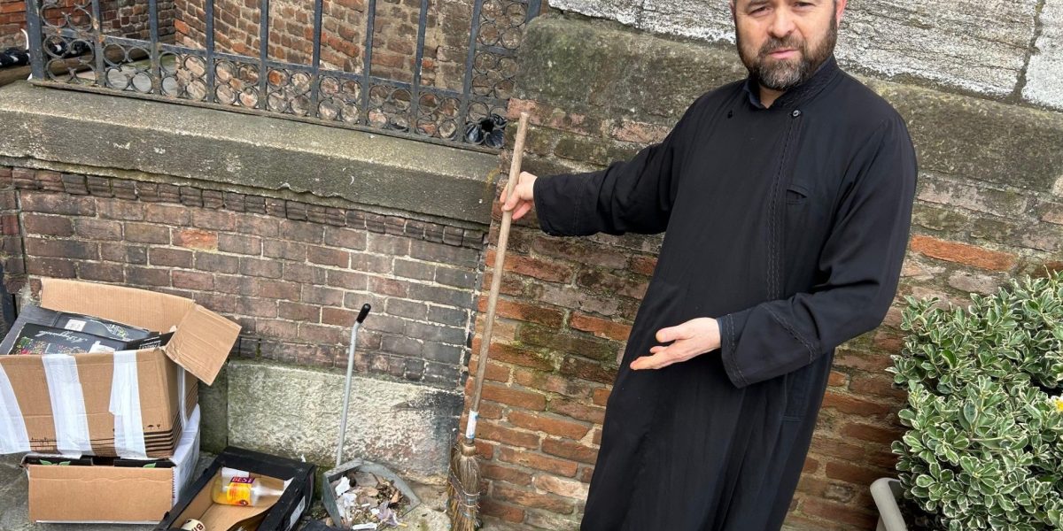 Preotul din Italia acuză tineri nord-africani de acte repetate de vandalism în curtea bisericii Un preot din Italia, Iuri Ursachi, de la o parohie situată în orașul Picenza, aproape de Milano, atrage atenția asupra unui fenomen ingrijorător de câteva luni încoace