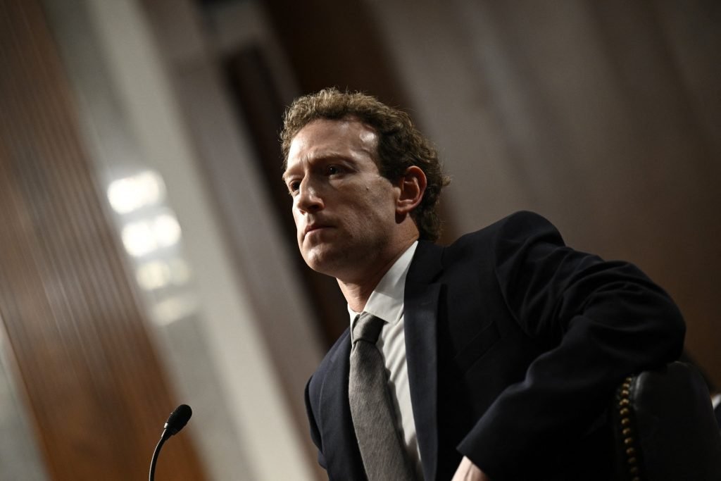 Mark Zuckerberg, CEO-ul Meta, a fost audiat miercuri într-un proces fără precedent pentru compania sa, în care se pune sub semnul întrebării modul în care platformele de social media, precum Instagram, sunt proiectate pentru a genera dependență, mai ales în rândul tinerilor