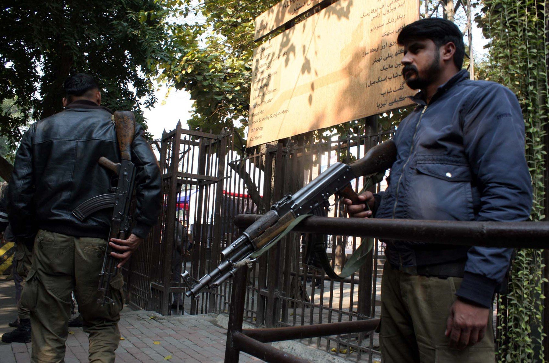 Forțele de securitate pakistaneze au reușit, după trei zile de confruntări intense, să preia controlul asupra unui oraș din sud-vestul țării, aflat timp de mai multe zile în mâinile insurgenților separatiști