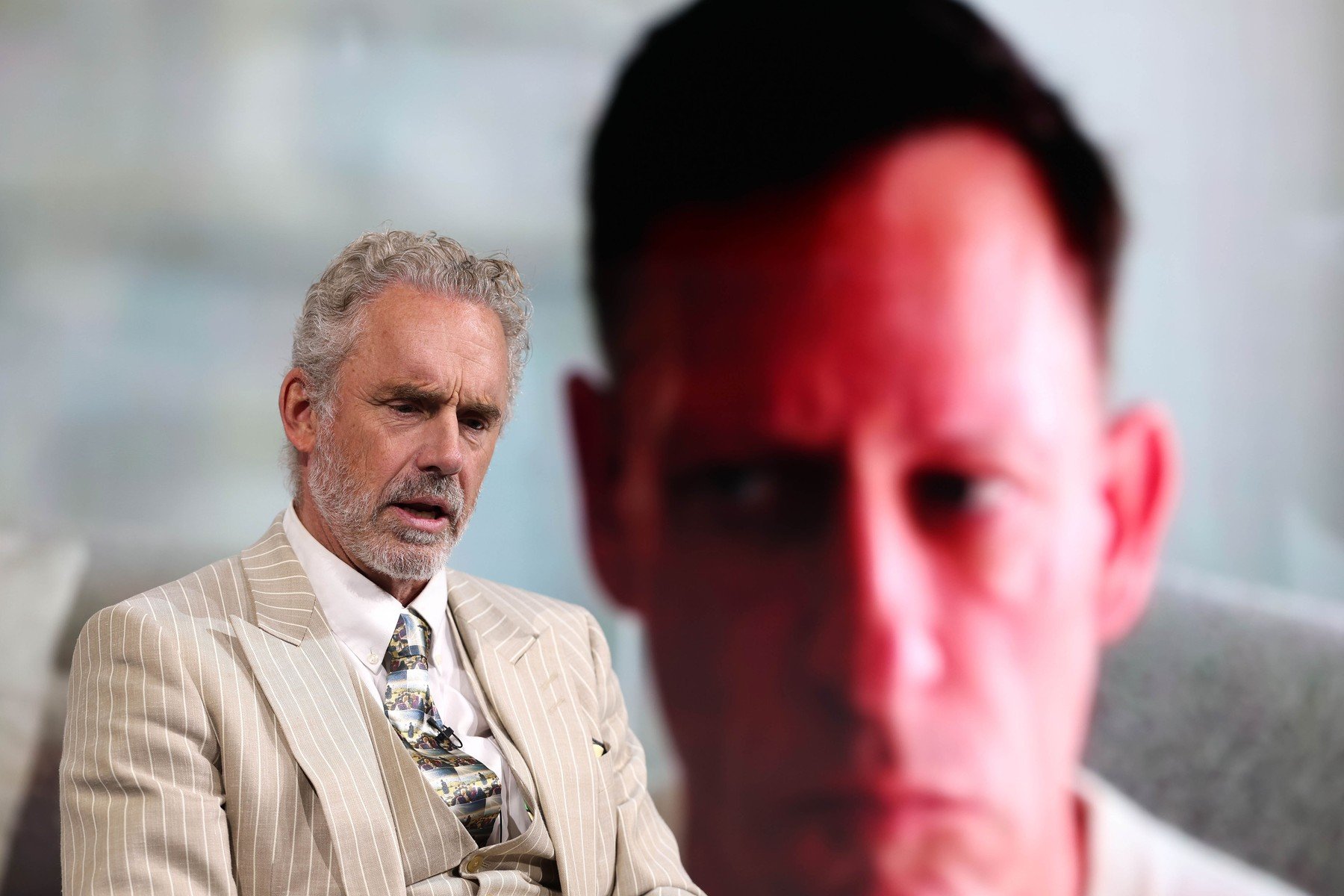 Miliardari din tehnologie își protejează copiii de povara rețelelor sociale și a tehnologiei Într-un peisaj digital tot mai nesigur, unde copiii petrec o bună parte din zi în fața ecranelor, câțiva dintre cei mai influenți lideri din Silicon Valley au ales să-și țină propriii copii departe de tehnologia pe care o promovează intens în societate