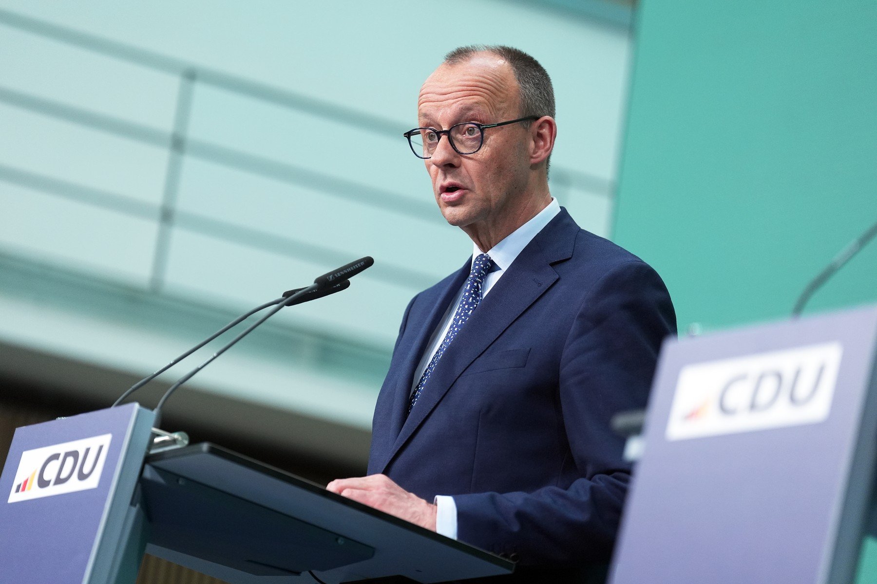 Germania se opune vehement noii inițiative fiscale a social-democraților Cancelarul german, Friedrich Merz, a lansat un semnal de alarmă dur împotriva planurilor fiscale ale Partidului Social-Democrat (SPD), criticate atât pentru impactul lor fiscal, cât și pentru efectele asupra austerității bugetare