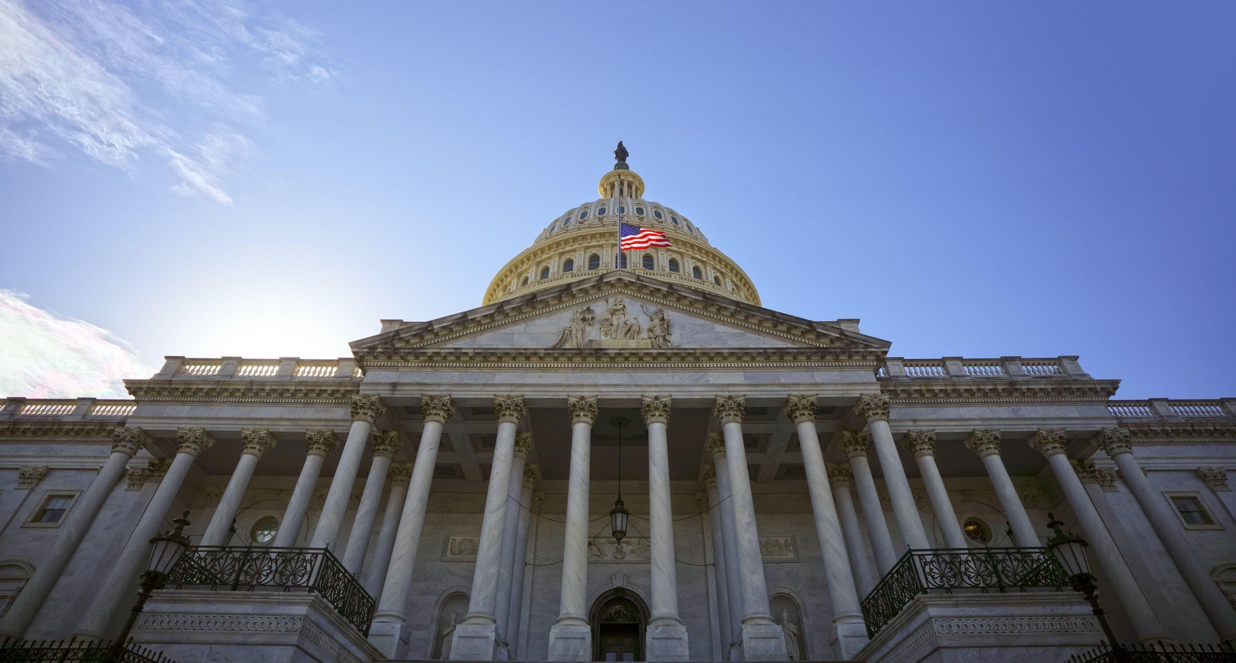 Congresul SUA contestă anularea alegerilor din România și acuză Comisia Europeană de cenzură Un raport preliminar al Comisiei juridice a Congresului SUA subliniază grave îngrijorări cu privire la anularea alegerilor prezidențiale din România din 2024, afirmând că nu există dovezi concrete ale amestecului Rusiei în procesul electoral