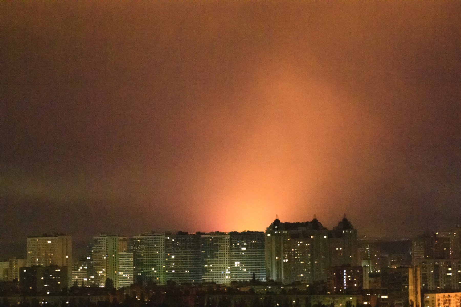 Aproape o treime din școlile din Kiev, afectate de atacurile energetice ale Rusiei, rămân fără căldură Criza energetică din Ucraina se adâncește, iar capitala Kiev traversează o perioadă dificilă, după ce aproape 30% dintre unitățile de învățământ din oraș au rămas fără căldură