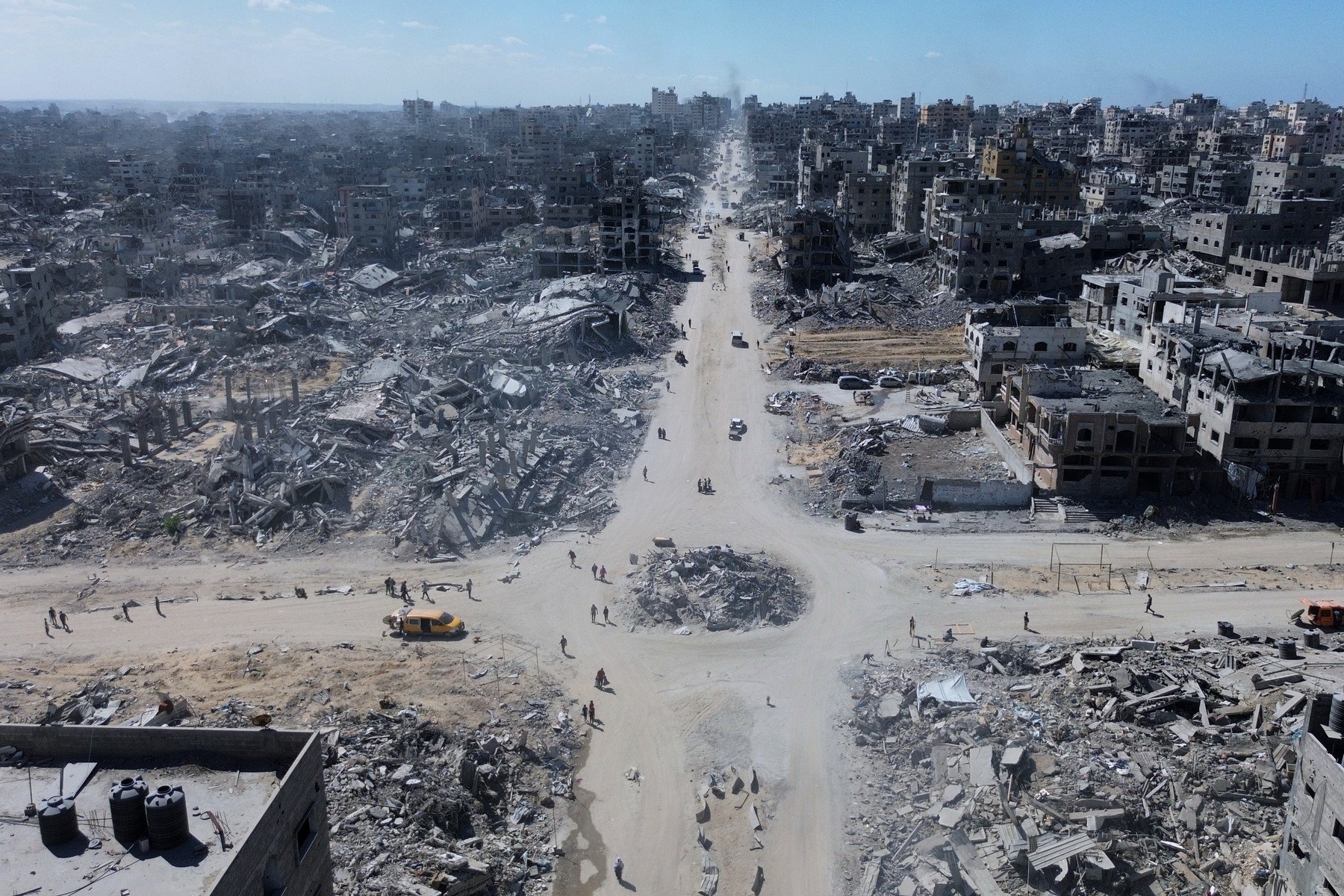 Donald Trump anunță un milion de dolari pentru reconstrucția Fâșiei Gaza în cadrul unui forum internațional Președintele american Donald Trump a făcut anunțul surprinzător în cadrul unei convenții internaționale, referindu-se la un nou angajament pentru sprijinul umanitar în Gaza