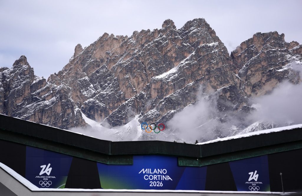 Jocurile Olimpice de Iarnă de la Milano-Cortina 2026 au debutat cu o cerimoniă grandioasă, plină de simboluri și emoții, vineri, la ora 21:00