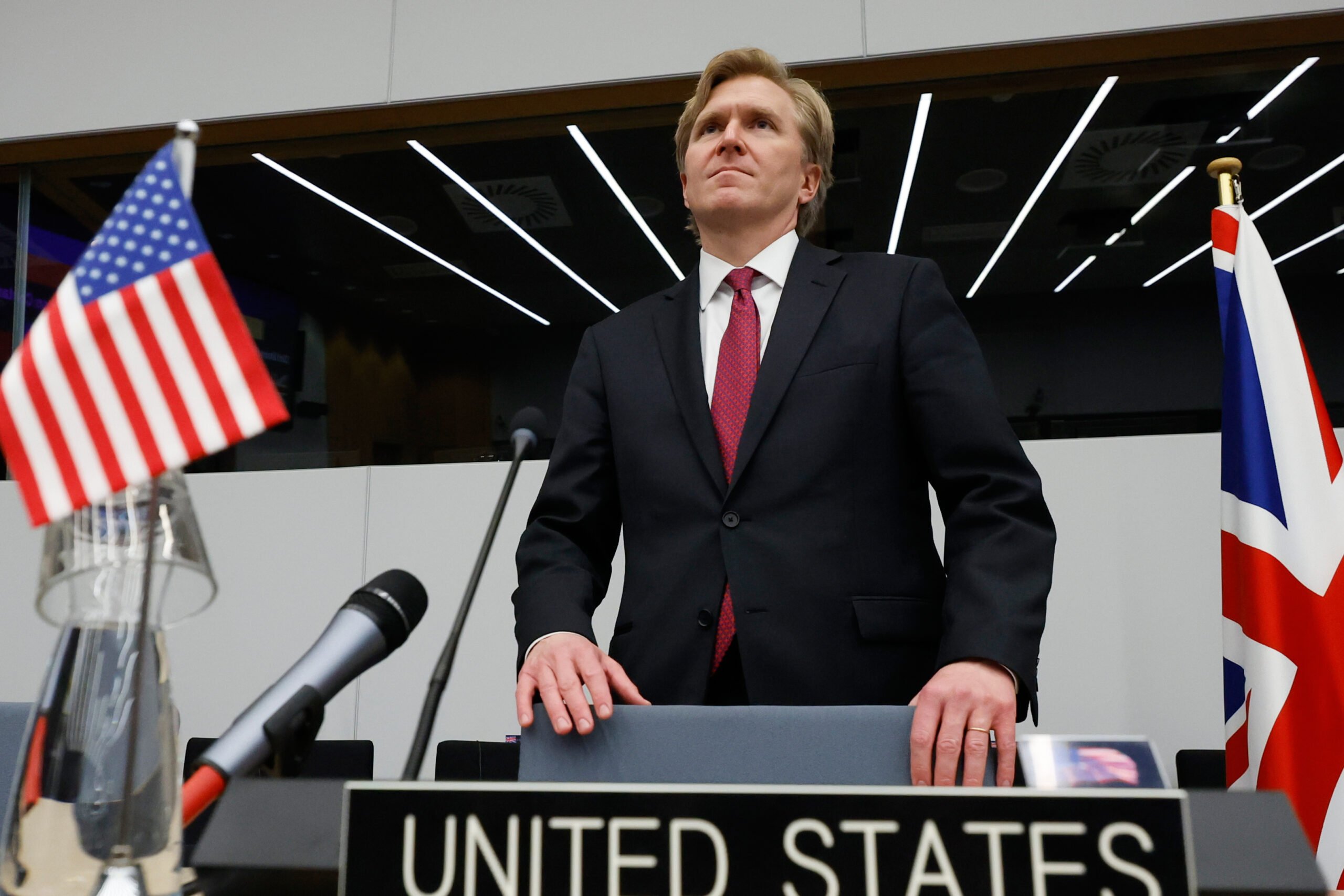 Europa trebuie să devină mai proactivă în apărarea propriilor interese, în fața unui context internațional tot mai amenințător, iar Statele Unite rămân hotărâte să sprijine NATO-ul în continuare