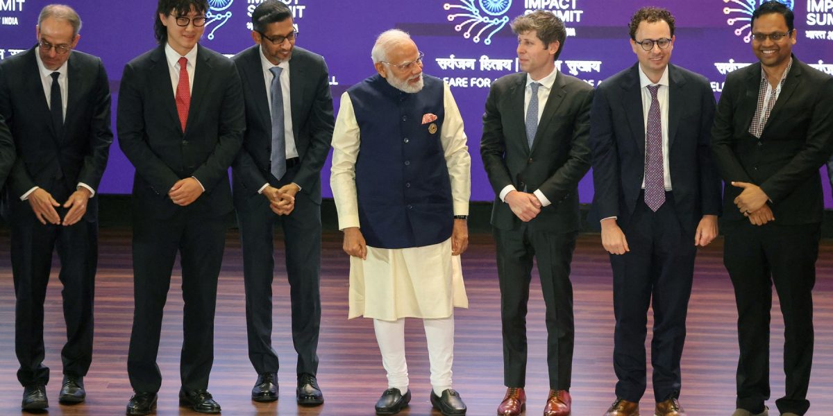 Tensiuni vizibile între liderii industriei de tehnologie în timpul unui summit de anvergură pe tema inteligenței artificiale, organizat recent de India, au atras atenția asupra rivalităților din Silicon Valley