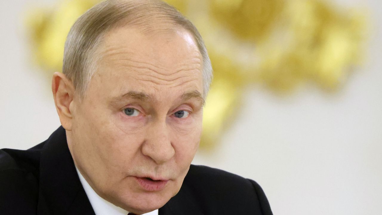 Invazia Ucrainei: O tragedie ce marchează istoria contemporană Invazia Ucrainei, declanșată de Rusia pe 24 februarie 2022, a adus o nouă dimensiune conflagrației internaționale, provocând pierderi umane uriașe și intensificând tensiunile geopolitice