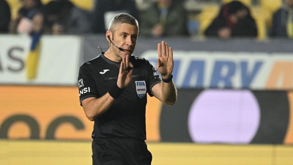 FC Argeș învinsă într-un meci controversat la Ploiești FC Argeș a suferit o înfrângere neașteptată în fața echipei Petrolul Ploiești, scor 1-2, într-o partidă disputată pe stadionul „Ilie Oană”