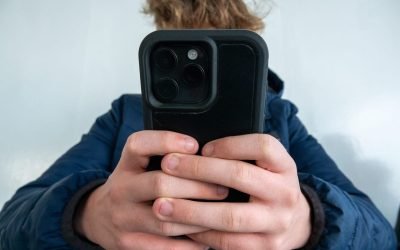 O nouă țară europeană introduce restricții de vârstă pentru utilizarea social media de către minori