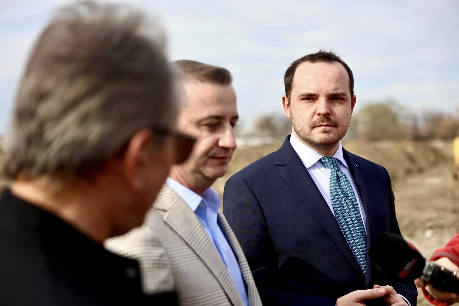 Ministrul Sănătății vizează spargerea monopolului Casei Naționale de Asigurări de Sănătate, pentru a introduce competiție pe piața asigurărilor de sănătate din România