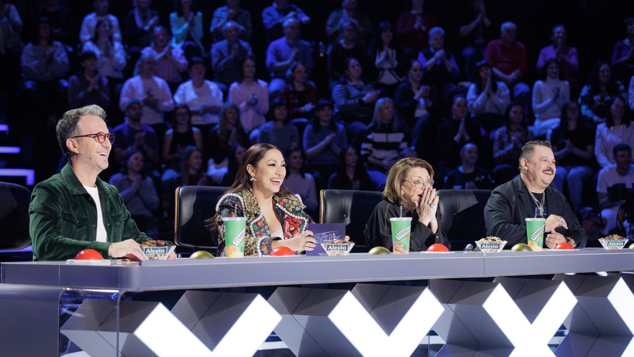 Mikhail Ermakov, dresorul acrobat cu câini, câștigă inima României la „Românii au talent” Vineri seară, Mikhail Ermakov, un artist talentat din Franța, a impresionat întreaga țară printr-o prestație inedită la emisiunea „Românii au talent”