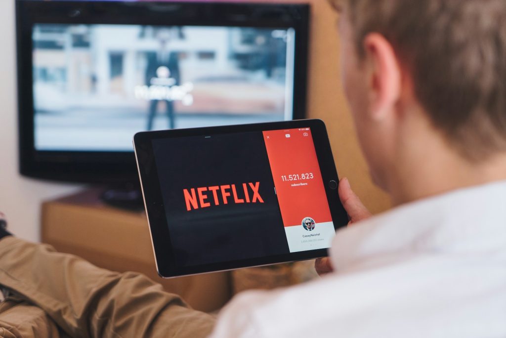 Giulgiul digital al divertismentului european se încinge din cauza noii reglementări care vizează platformele de streaming precum Netflix, Amazon Prime și Disney+